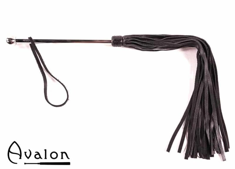 Avalon - SORCERESS - Sort flogger med langt metall håndtak