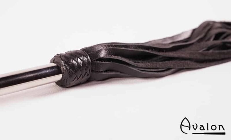 Avalon - SORCERESS - Sort flogger med langt metall håndtak - Bilde 4