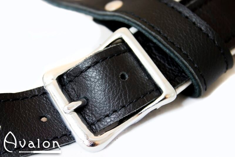 Avalon - TAKEN - Strap-on sele i sort og hvitt lær - Bilde 4