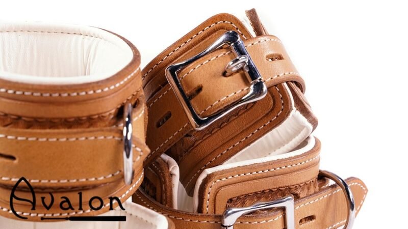 Avalon - LUST - Collar og Cuffs, 5 deler, Brunt og Hvitt