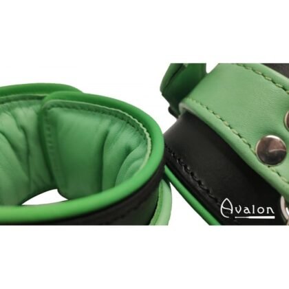 Avalon - Sengekos - Alchemy - Polstrede Håndcuffs - Sort og Grønn