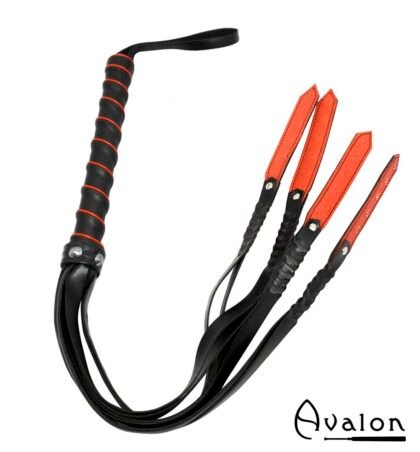 AVALON - YWAIN - Vampyr Flogger med Fire Haler